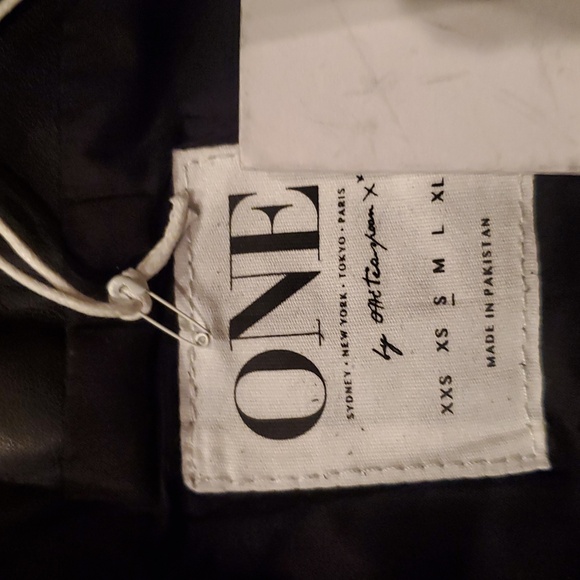 One teaspoon by Revolve Black Leather Lace-Up Skirt. Size Small - Picture 5 of 5